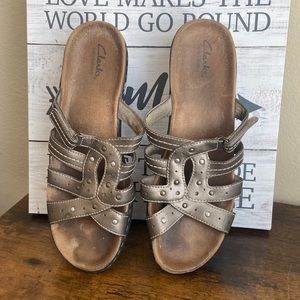 Clarks bendable Ladies bronze leather wedge heeled sandals size 9 M